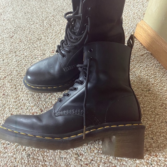 Size 8 Doc Martens. Great used condition with barely any scuff marks ( see pics) - Picture 9 of 9